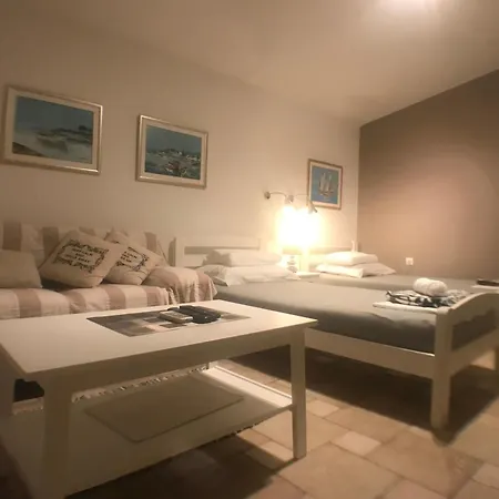 Holiday home Strandnahes Haus Lolinka Mit Schattiger Terrasse Bibinje